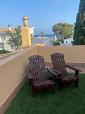 Apto. con piscina y solárium con vistas al mar